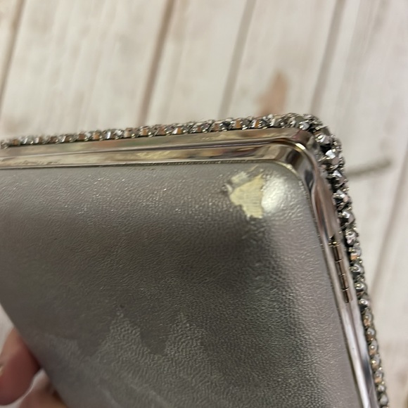 Express Signs Silver Bling Chain Link Crossbody Clutch - Picture 12 of 13